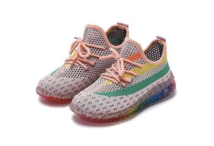 彩虹的运动鞋